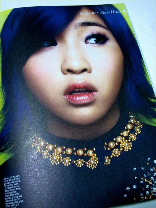 [Scans] 2NE1 in ELLE Korea Magazine (DEC 2011) 25