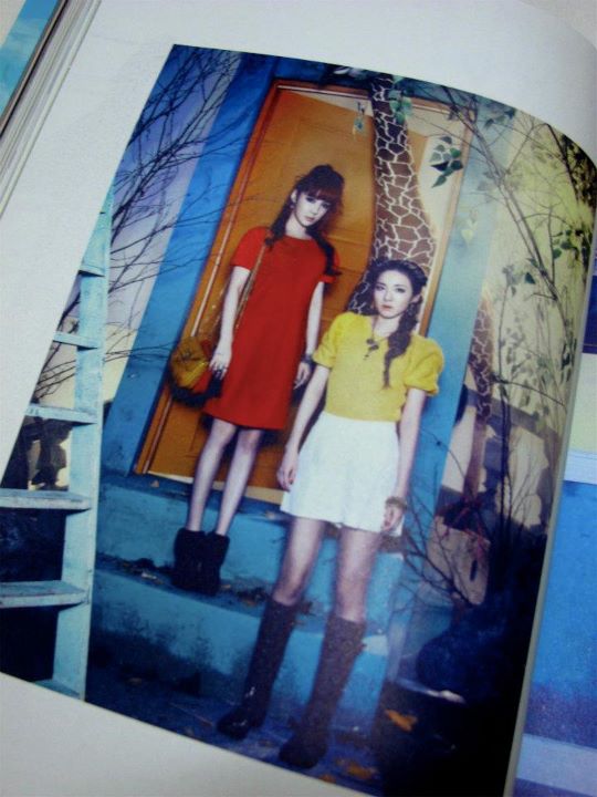 [Scans] 2NE1 in ELLE Korea Magazine (DEC 2011) 82