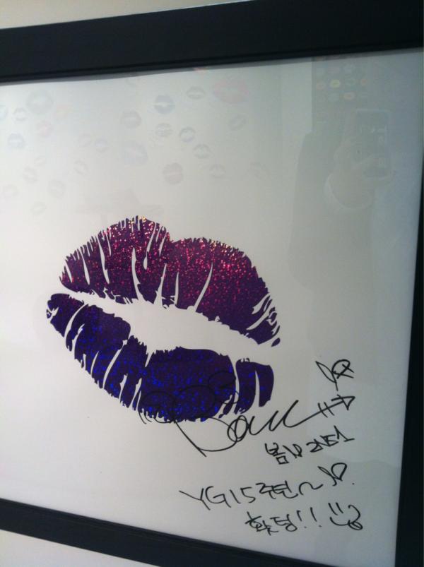 Les KISS des 2NE1 pour "KISS with YG FAMILY"  Bomkiss